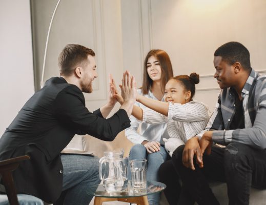 young-parents-had-troubles-their-relationship-pshycoterapist-solved-problem-clapping-hands-with-girl